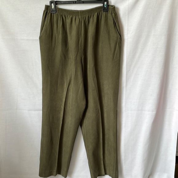 Alfred Dunner Stretch Pants Olive - Picture 1 of 8
